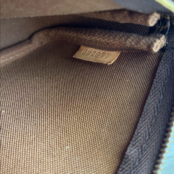 AUTH. Louis Vuitton Monogram Mini Pochette Accessoires PRISTINE clutch wristlet - Picture 12 of 13